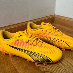 PUMA Youth Ultra Play FG/AG Soccer Cleat Size 3.5Y